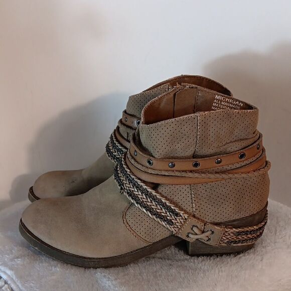 Jellypop Women's Tan Ankle Boots - Picture 1 of 7